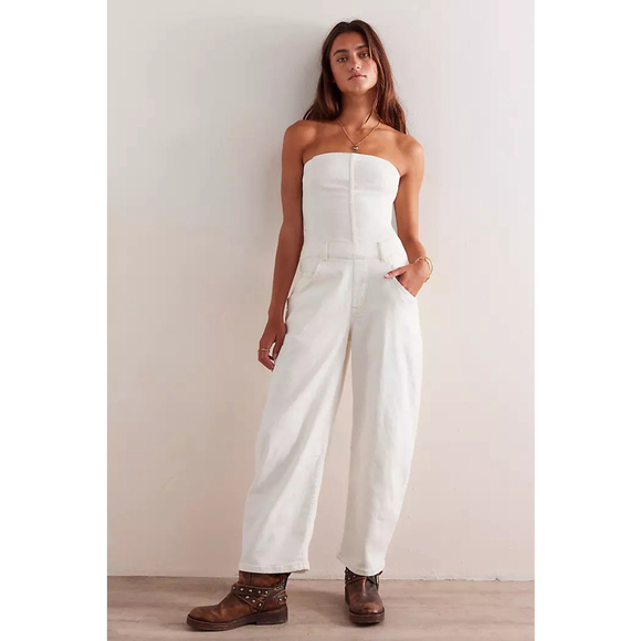 We The Free People NWOT Je Suis Pret Barrel Jumpsuit Size Large White Denim Zip - Picture 1 of 8